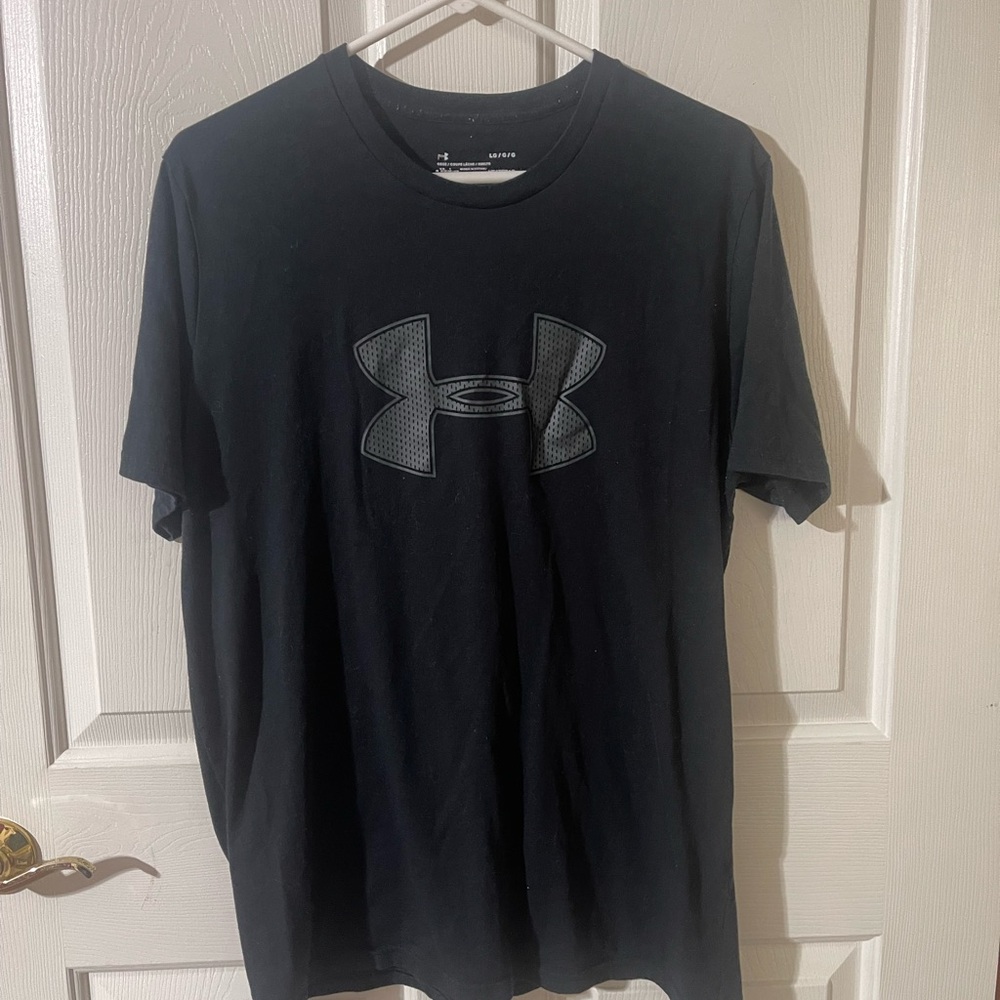 Under Armour Men's Black T-Shirt Large. Heat Gear Loose fit